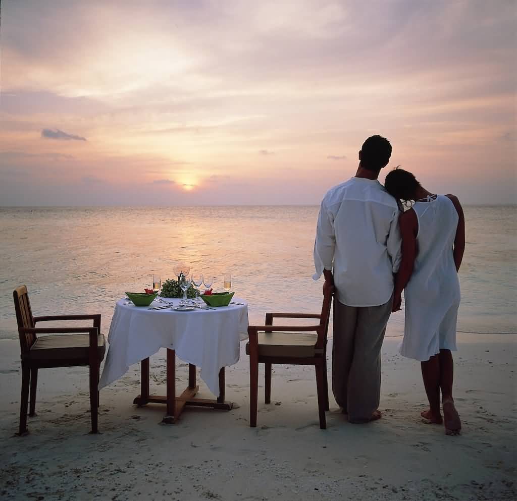 Hi_ANMVMI_27798282_ANMI_Restaurant_SandBankDining_Couple-Sandbank dining copy