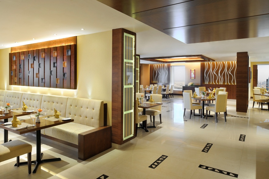 panorama-restaurant-on-43rd-floor-at-emirates-grand-hotel-2