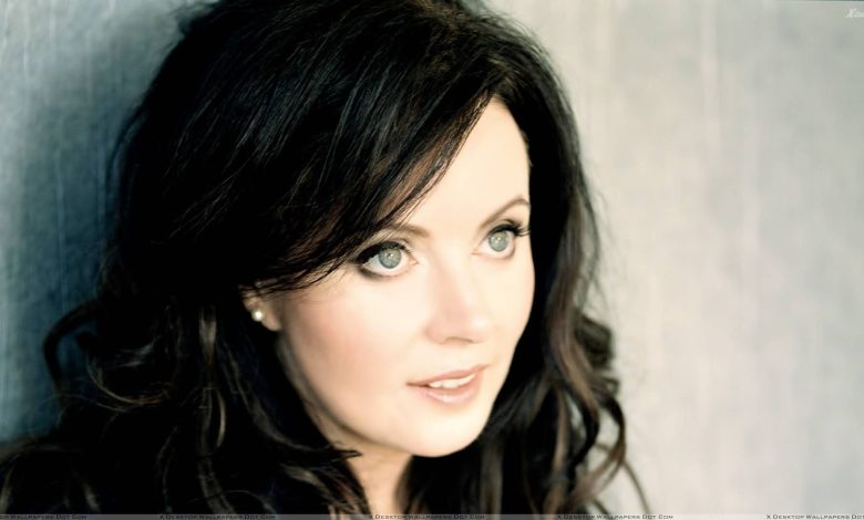 Sarah Brightman Wet Lips Side Face Closeup