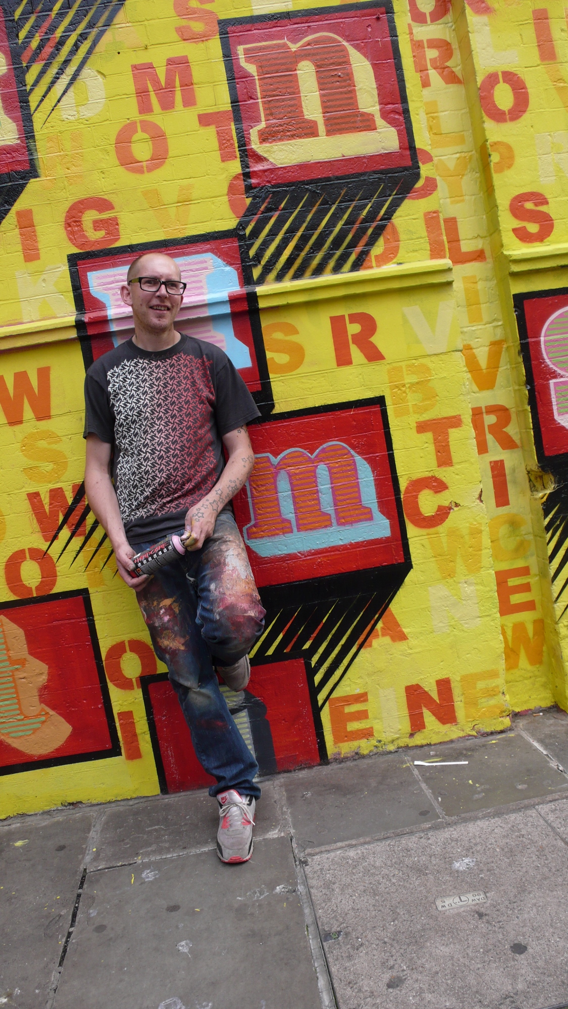 الفنان بن آين يرسم تحفه فنية جديدة في جميرا بيتش ريزيدنس - عين دبي