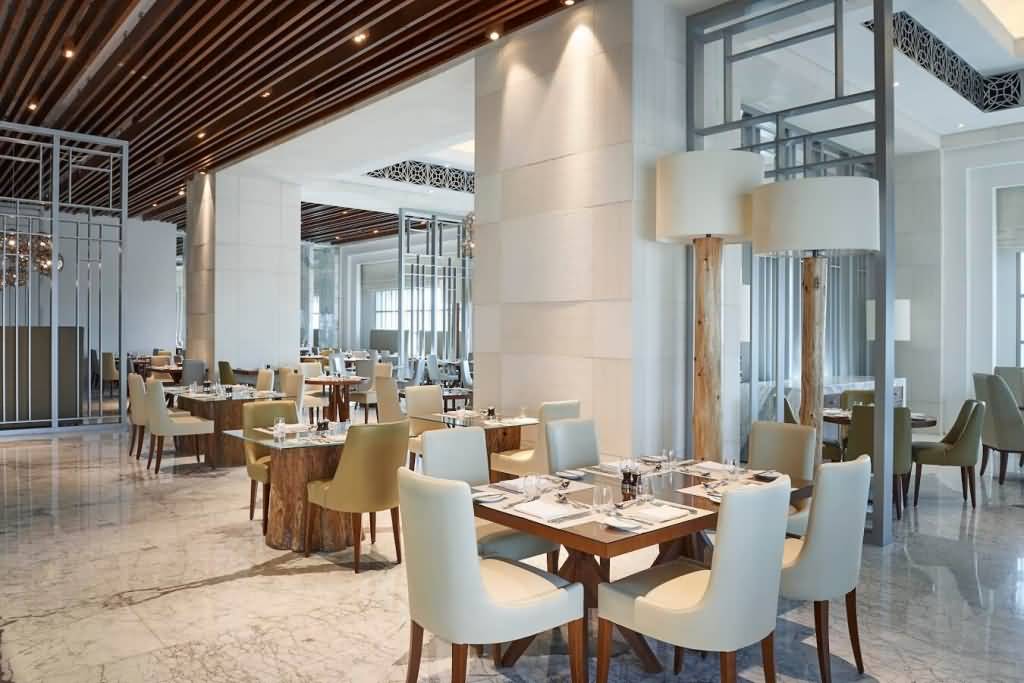 مطعم سيزنل تايستس للمأكولات العالمية في دبي