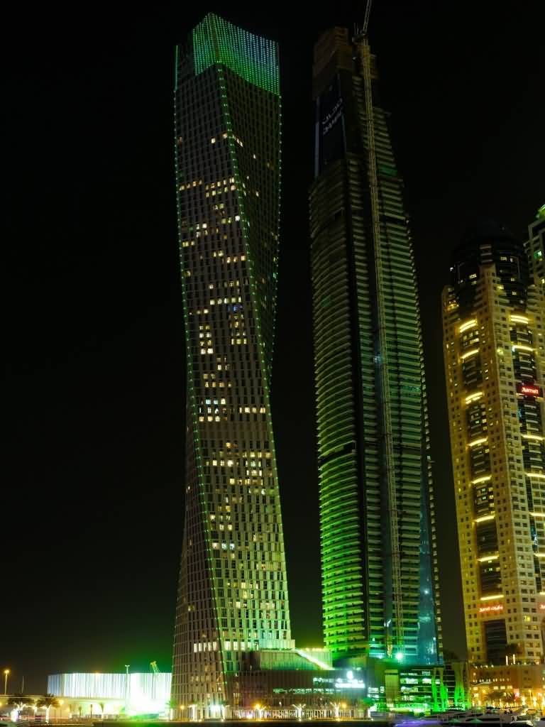 Cayan Tower Dubai (1)