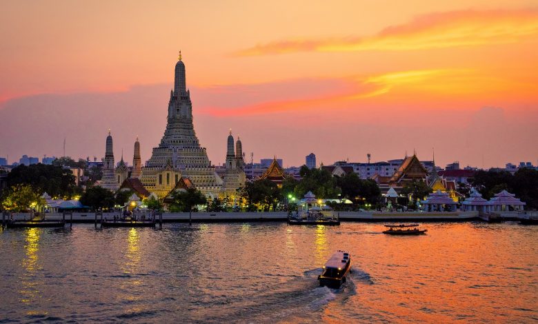 Arunratchawararam Ratchaworamahawihan Temple orTemple of Dawn, Bangkok