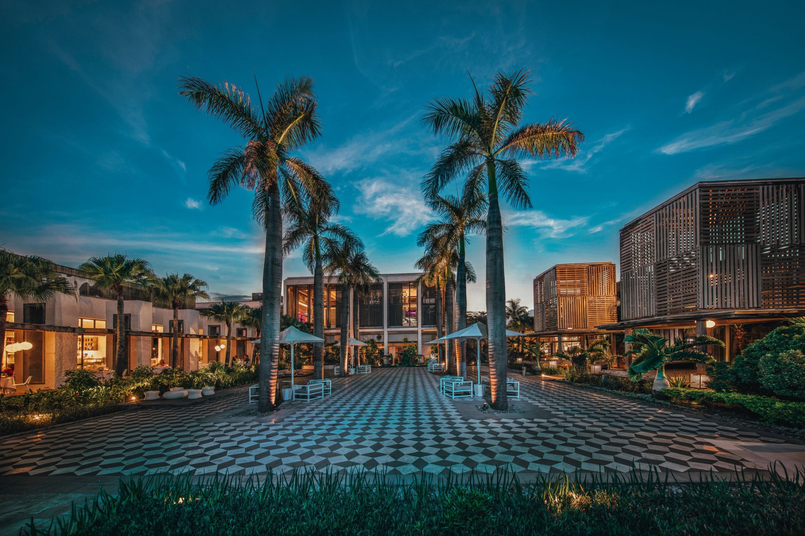 Long Beach Piazza