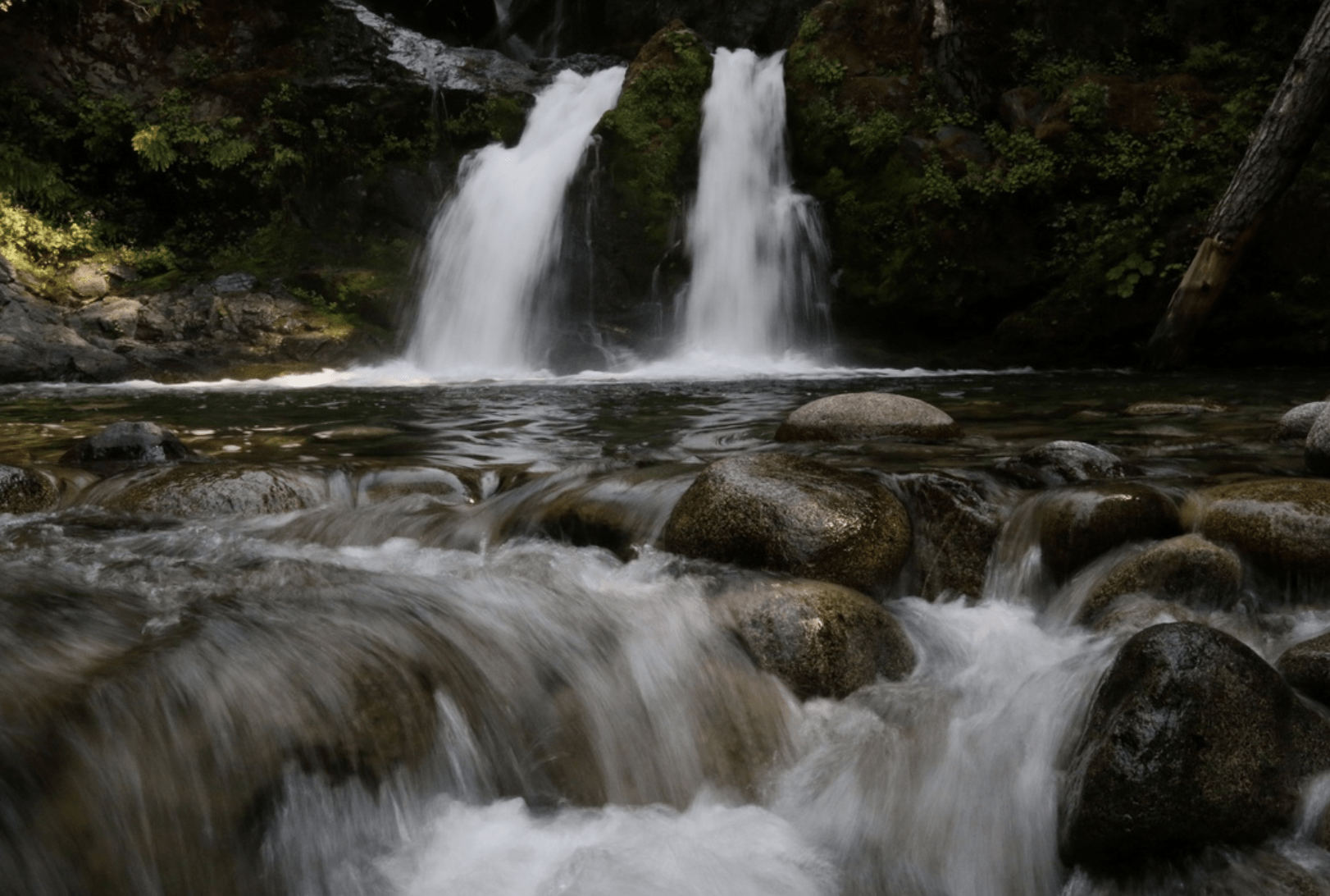 شلالات أوكونوم (Ukonom Falls)