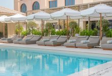 Vera by the pool_1-min