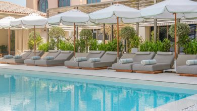 Vera by the pool_1-min