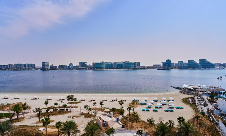 شاطئ ياس باي الشرقي في جزيرة ياس