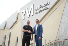 من اليسار جاريث جونز، الرئيس التنفيذي للعمليات في ويلفت، وبروس فون كوفمان، مدير ريم مول