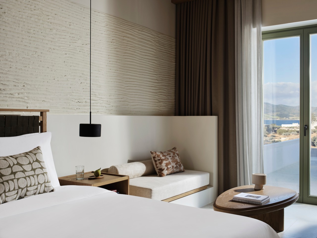 PASDH-P0017-Junior-Suite-Bed-Seating-Outside-View-1280×1280