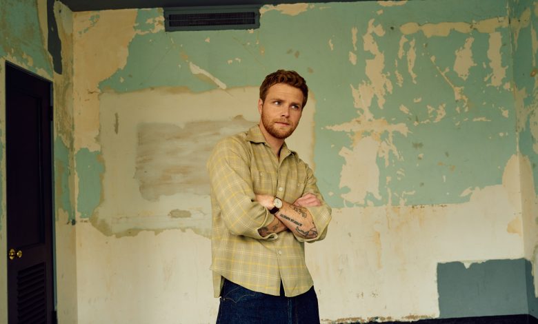 Alex Warren Press Photo 2